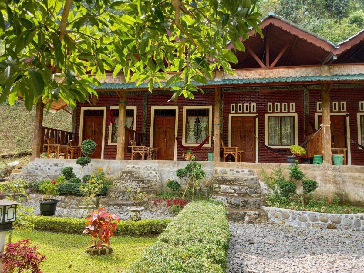Sahnan Guest House Букит Лаванг Екстериор снимка