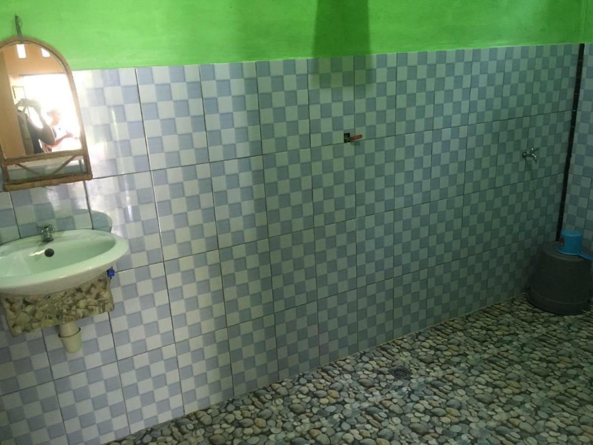 Sahnan Guest House Букит Лаванг Екстериор снимка